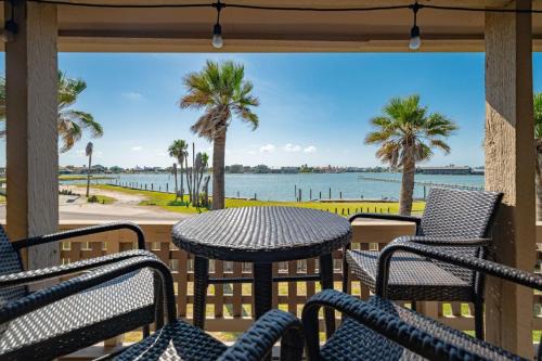 Harbor Oaks House | Simply Wonderful Condo with Bayview Private Pier and Pools