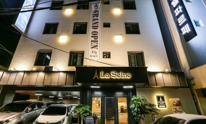 Daeheung-dong Hotel | Sinchon La Seine