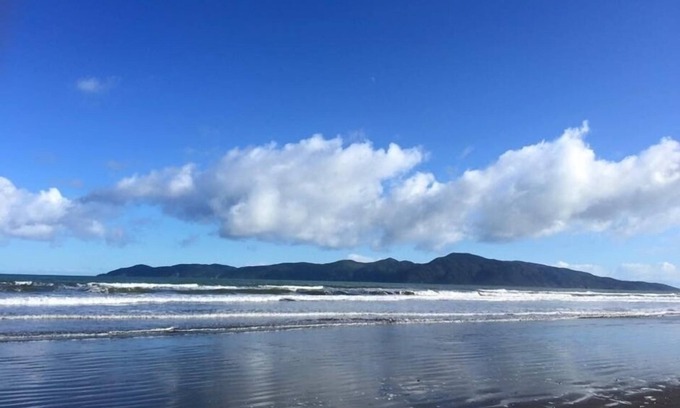 Raumati South House | Singalongwaves - Raumatibach: Absolute beach