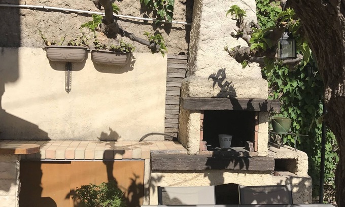 Beziers House | Single-family home in quiet Les Arènes neighborhood with all comforts