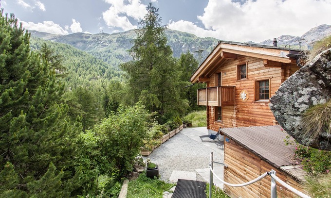 Zermatt Ski Chalet | Single family house with private outdoor jacuzzi & sauna, ski in - ski out