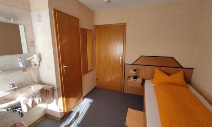 Beerfelden Cottage | Single Room 3 - Gasthaus Zum Pälterwald