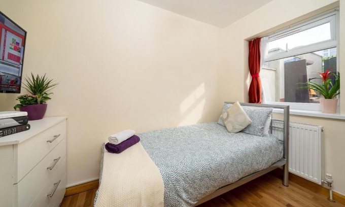 Greenwich Apartment | Single Room G1 (Sandycroft Guest House)