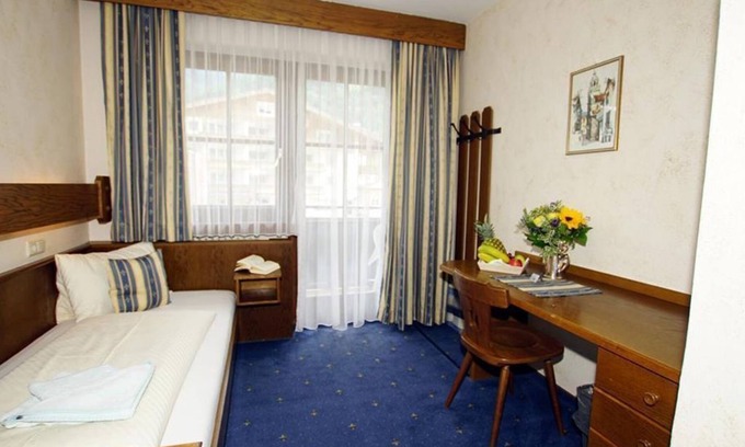 Kaprun Bed & Breakfast | Single room with shower, toilet, balcony - Heidi, pension
