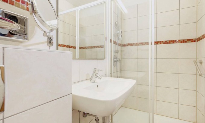 Speyer House | Single Standard Shower/WC - Hotel Löwengarten