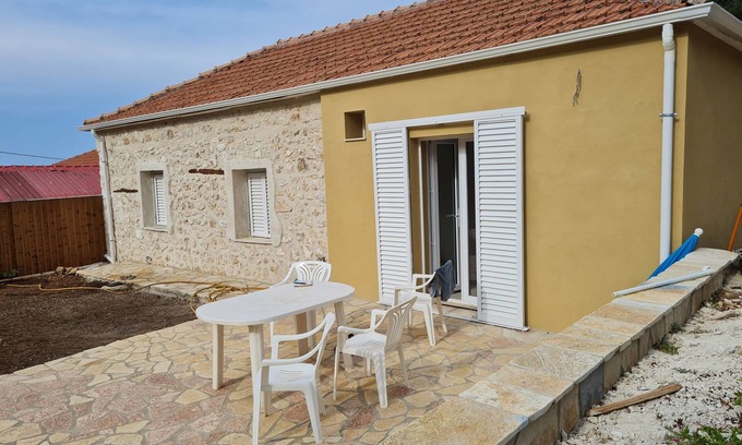 Parga House | Single-storey house in typical Greek village