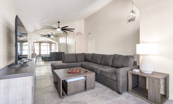 Avondale House | Single Story, Dog Friendly, Great Location Near Dining, Shopping + Major Sports Venues, BBQ, WIFI