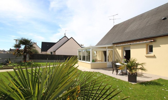 Saint-Pair-sur-Mer Cottage | Single-story house with veranda, wifi, parking and garden near beach