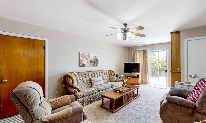 Farmington House | Single-story house with patio, central AC, & washer/dryer