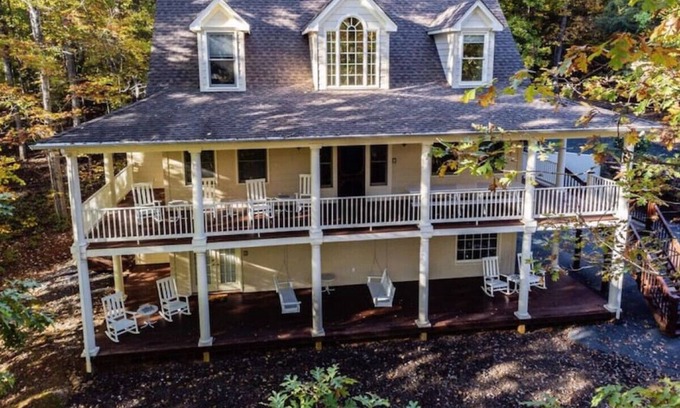 Nellysford House | Sip N Ski Serenity near Wintergreen Ski Resort