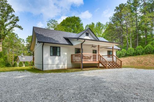 Wiley House | Sip, Shop and Dine Family Home 9 Mi to Clayton!