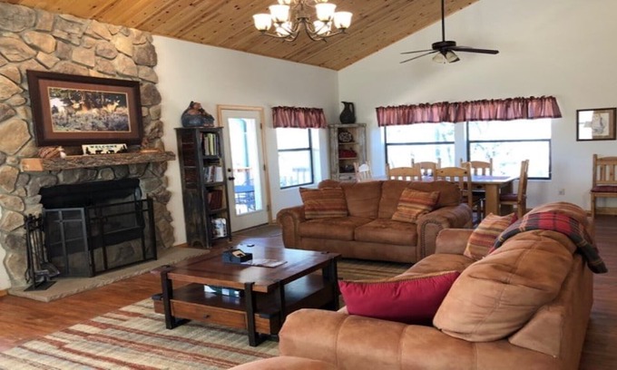 Ruidoso House | Sir Bear Lookout - spacious 4 bedroom, 3 bath overlooking downtown Ruidoso