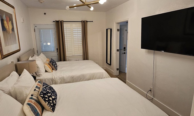 Flamingo/Lummus Apartment | Sirena Azul SoBe Suite 3