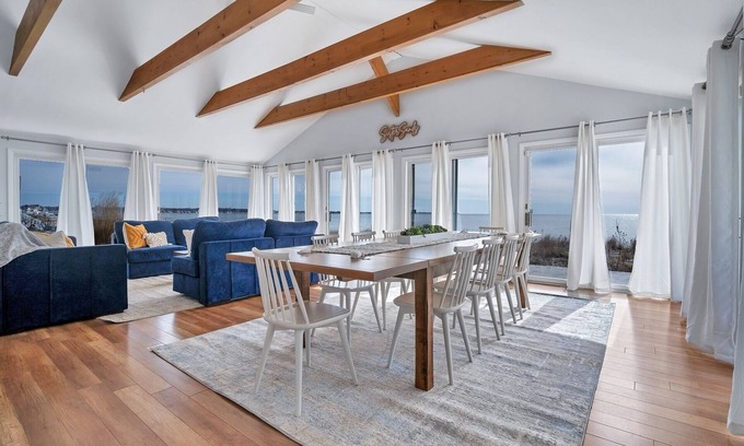 Westbrook Center House | Sister Sands Waterfront 3 bdrm home w/AC in Westbrook, CT on Long Island Sound!