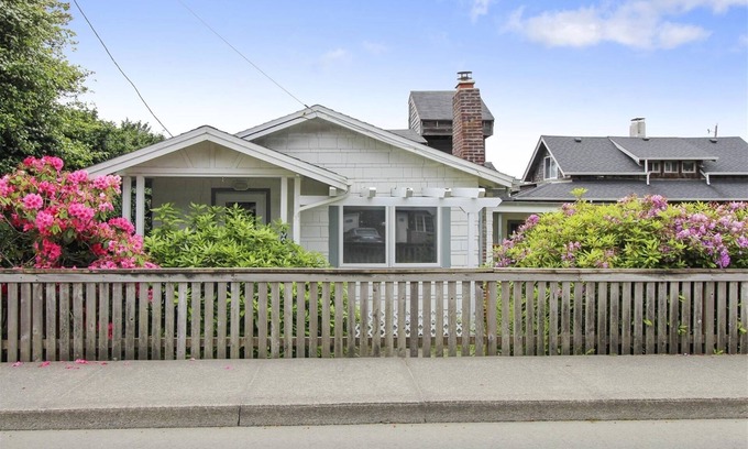 Downtown Cannon Beach Cabin | Sisters - Beachcomber Vacation Homes