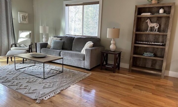 Sisters House | Sisters Home Upper - One bedroom/One bath - Sleeps up to 5