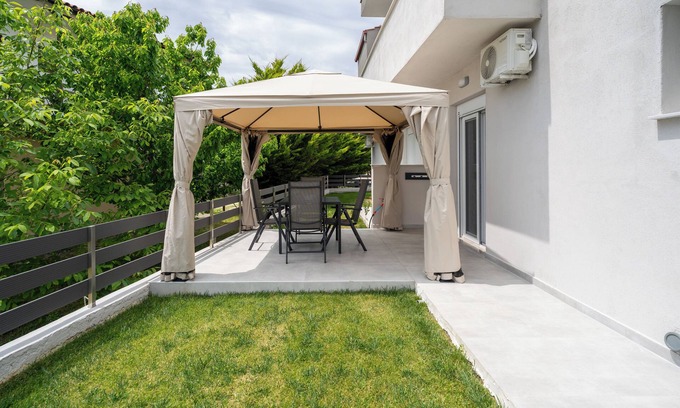 Nikita Apartment | SithoniaRS Alfi Luxury Ground Floor Apartment with Private Garden