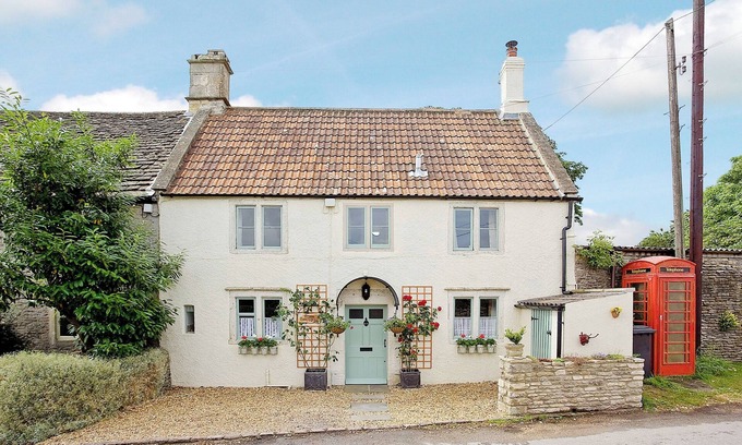 Upton Cheyney Cottage | Situated in beautiful, quiet countryside and boasting many original features.
