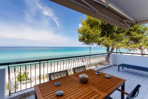 Siviri Apartment | Siviri Sunset Amazing Sea View- With fireplace -Starlink wifi