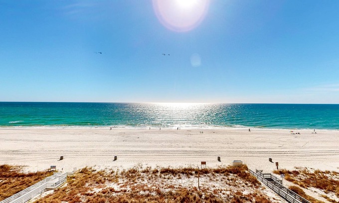 Long Beach Condo | Sixth-floor oceanfront condo with spacious balcony, WiFi, shared pool & hot tub