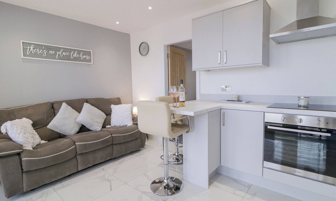 Coleraine Cottage | SJS ANNEXE, romantic in Castlerock