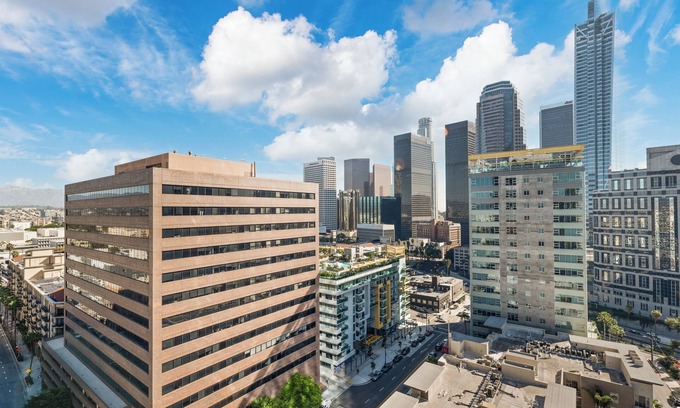 City West Condo | SK-Living DTLA 2 Story Loft with a Balcony