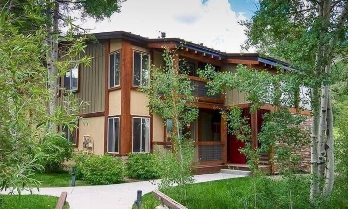Snowmass Village Condo | Ski-Accessible-during main season-Condo In Snowmass Village, CO - with Hot Tub!