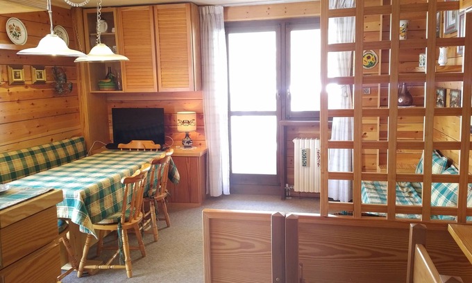Cervinia House | Ski chalet Cervinia MARTINO ski-in-ski-out 8p apartment sunny spacious wifi