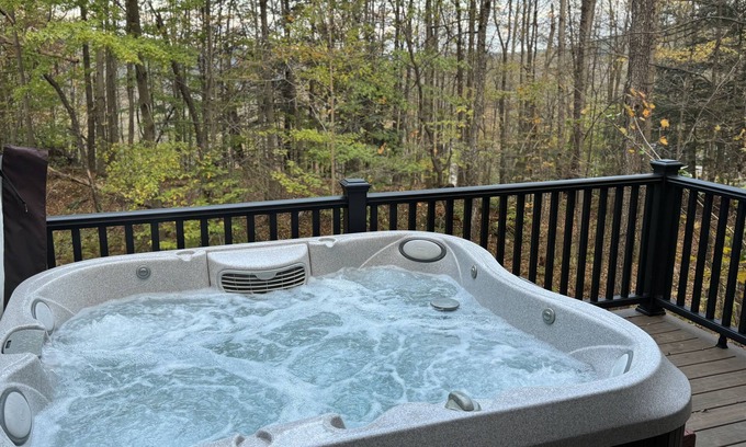 Ludlow House | Ski Chalet with Hot Tub on Okemo Mountain