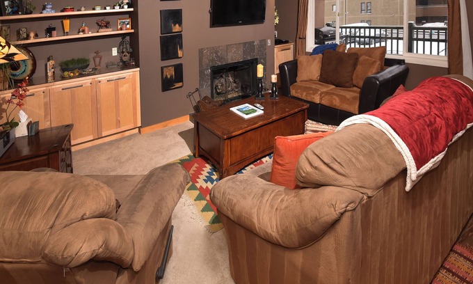 Vail Condo | Ski Condo, Short Walk to Lionshead Slopes and Shops. Hot Tubs & Mountain Views
