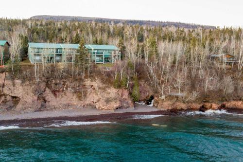 Tofte House | Ski, Hike, Bike, Relax Tofte Townhome with Deck!