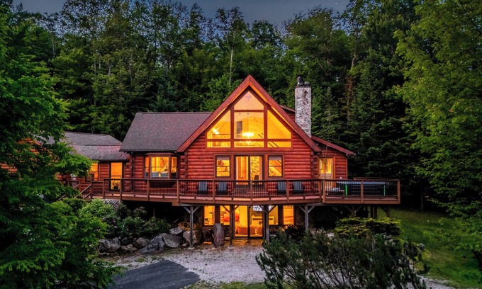 Sunday River Area Cabin | Ski+Hike|LargeGroupEscape|HotTub|FirePit|2GameRms