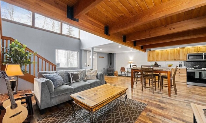 Fairbanks House | Ski Hill Lodge Cozy Home