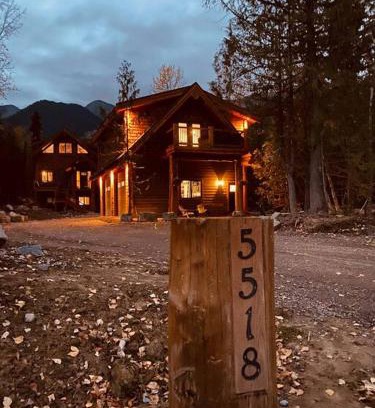 East Kootenay Ski Chalet | Ski-In Chalet: Private Hot tub, Bonus Bunk House