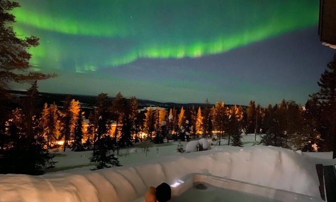 Syote Villa | Ski-in Log Villa with Stunning Jacuzzi Views at Syöte