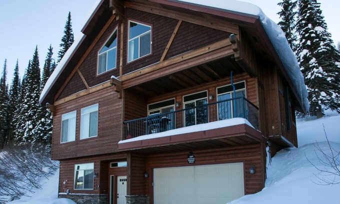 Sandpoint Ski Chalet | ❄Ski in/out❄- Best Group Rental on Schweitzer- Sleeps 16+ Book now for holidays!