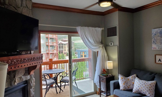 Park City Condo | SKI IN/OUT CONDO- NEWLY UPDATED-1BDR LUXURY SUITE W/BALCONY AND FULL KITCHEN