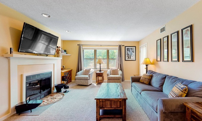 Ludlow Condo | Ski-in/out condo with fireplace, hot tubs. pool, tennis & washer/dryer