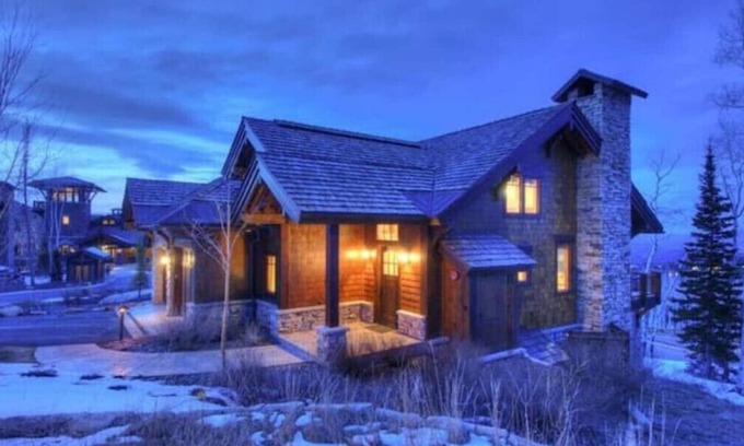 Deer Valley House | Ski in/out, Holidays Avail! 20 Mile VU, XL Balcony, Free Shuttle, First Tracks!