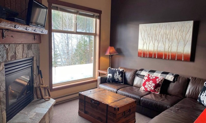 East Kootenay Condo | Ski In/Out. Mountain Side. Dog Friendly