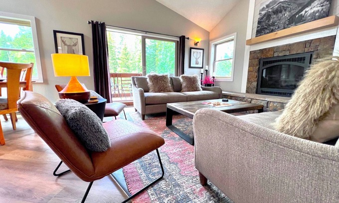Four O'Clock Condo | Ski in/out ON 4O’clock Run Play in Pool+Hot Tubs