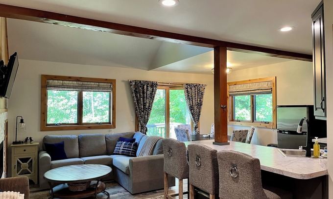 Wakefield Condo | Ski In/Out Remodeled 2 bedroom/2 bath Condo at Snowriver!
