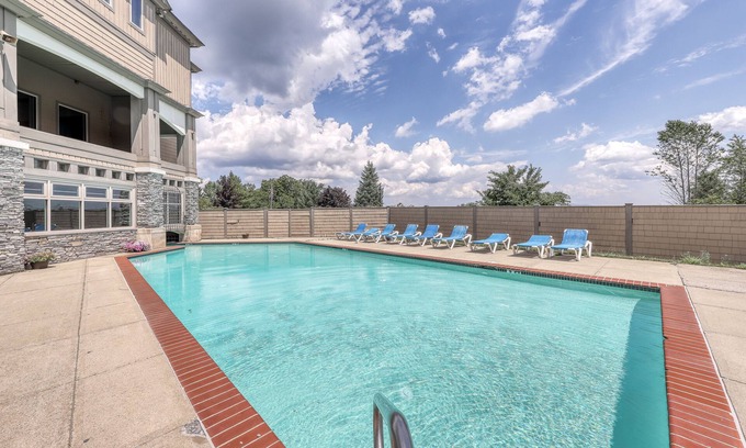 Ludlow Condo | Ski-In/Out Solitude Village Condo w/Fireplace, Shared Hot Tub, Pool, Gym, Sauna