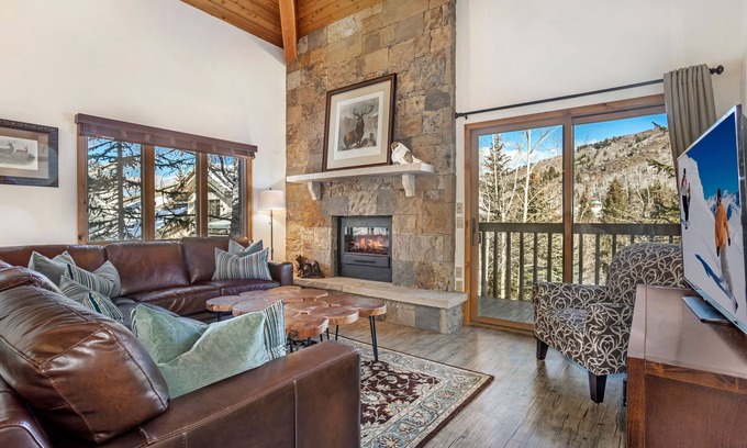 Beaver Creek Condo | Ski-In/Out, Top Floor, Corner Unit, Quick Walk to Beaver Creek Village, Hot Tub