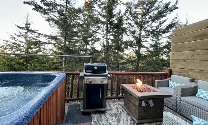 Snowshoe House | Ski In/Out, Watch Slope frm Hot Tub, 6BR, 3 Kings, PS5, Tesla, Rec Rm-Loggers 12