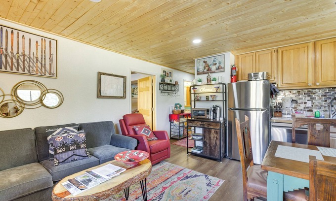 Red River Condo | Ski-In Red River Retreat: Balcony, Mountain Views!