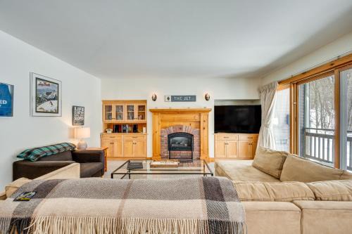 North Troy Apartment | Ski-In Resort Family Condo with Deck at Jay Peak!