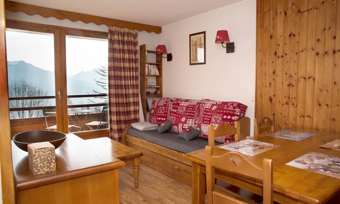 Puy-Saint-Vincent Apartment | Ski in/ski out apartment, 2 bedrooms, swimming pool, sauna