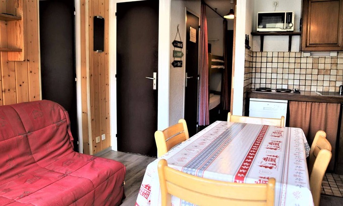 Auris Apartment | Ski-In/Ski-Out 2-Bedroom Apartment with Balcony & Stunning Views in Auris-en-Oisans