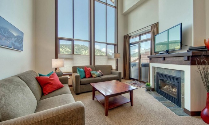 Sun Peaks Condo | Ski in/Ski Out 3 bedroom at Stone's Throw!